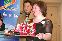 Белорусь: Приветствие и подарки для руководства компании Хуа Шен
