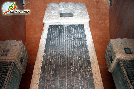   . .  .         . Potal Temple in Chengde.      