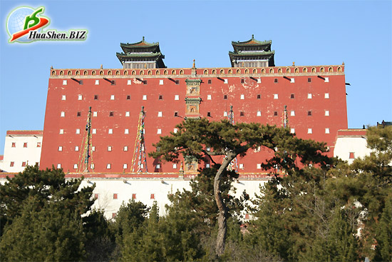   .     . The Potal Temple in Chengde. .    .      Chengde.