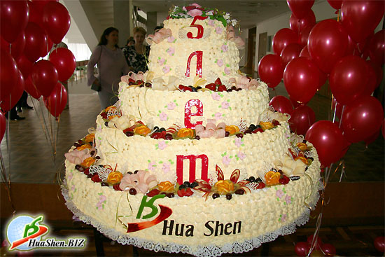 Юбилейный торт ХуаШен - празднование пяти лет официальной работы ХуаШен в Украине