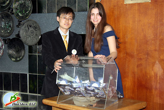 ЛюЦинСи и Диана собирают билеты для участия в лотерее ХуаШен